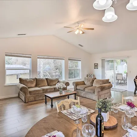 Mount Shasta Escape With Balcony About Walk To Dtwn Villa Exterior photo
