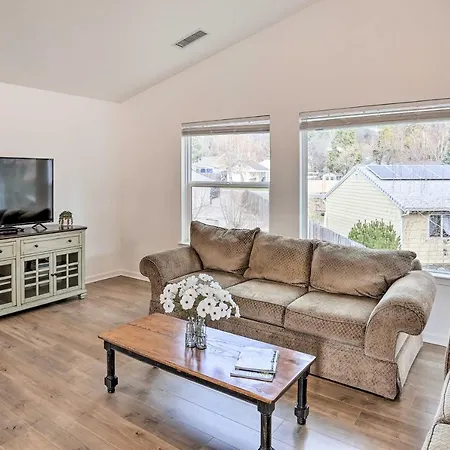 Mount Shasta Escape With Balcony About Walk To Dtwn Villa Exterior photo