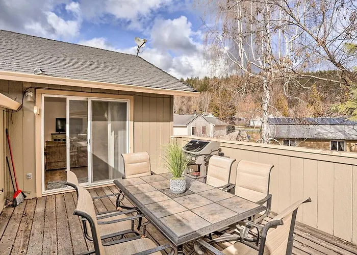 Mount Shasta Escape With Balcony About Walk To Dtwn